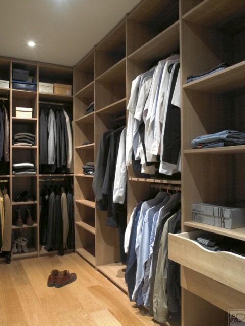 Dressing sur mesure en bois à Paris