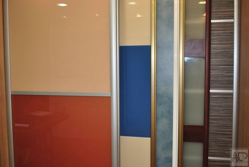 différentes couleurs de portes de placard