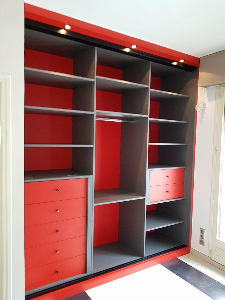 dressing rouge et gris sur mesure à Paris