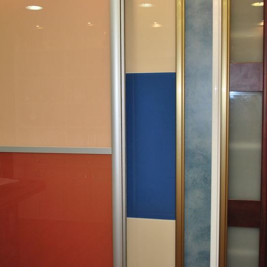 différentes couleurs de portes de placard