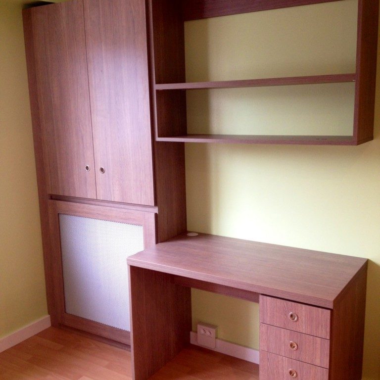 bureau et placard en bois sur mesure