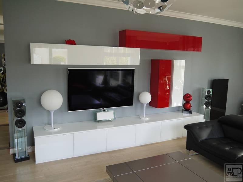 meuble tv design sur mesure blanc et rouge