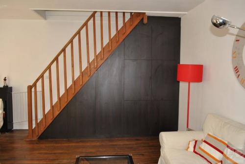 placard en bois sous escalier sur mesure