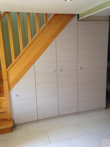 placard sous escalier sur mesure